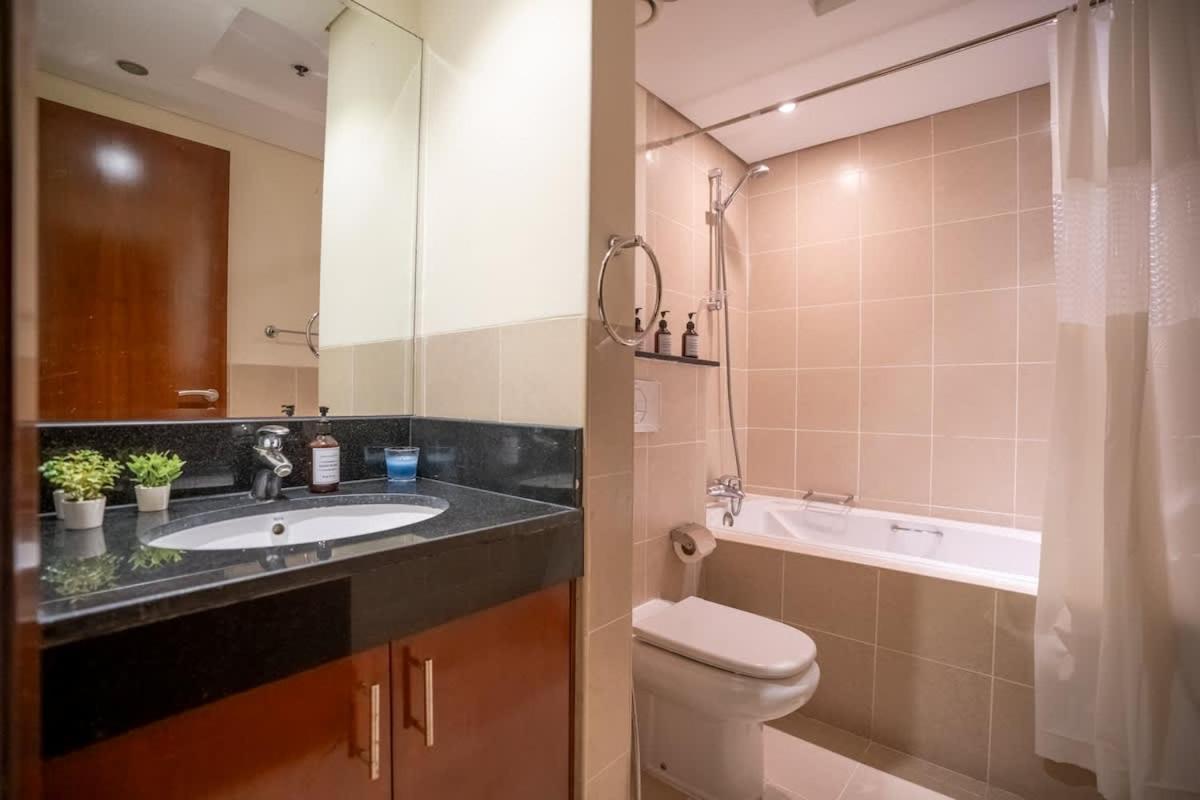 Incredible Downtown Location Apartment *