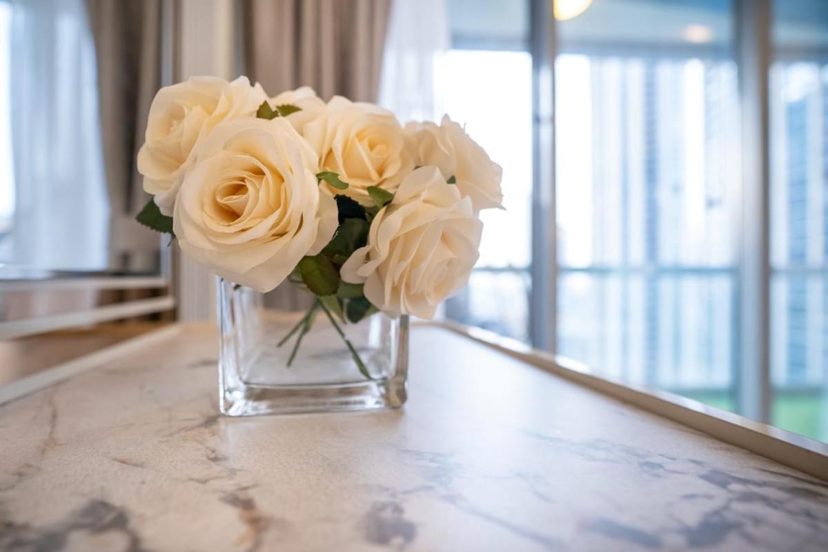 Incredible Downtown Location Apartment *